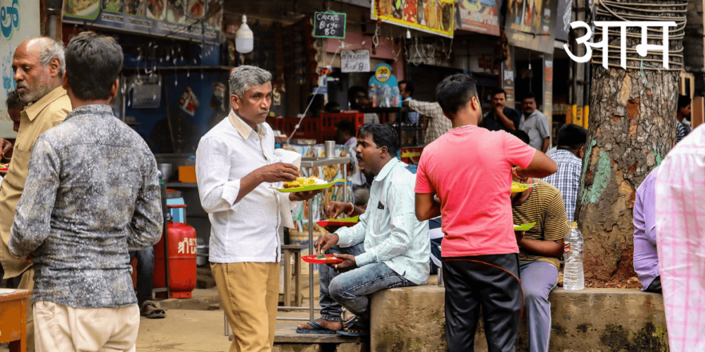 un homme indien mange avec le titre sanskrit Ama